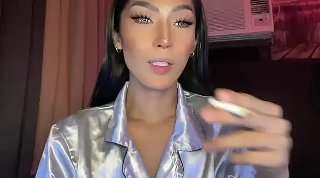 Snapshot of Bella_Gordon chatting on 12-24-24, 12:44 Bella Gordon online show from 12-24-24, 12:44