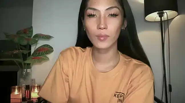 Snapshot of Bella_Gordon chatting on 02-05-25, 09:18 Bella Gordon online show from 02-05-25, 09:18