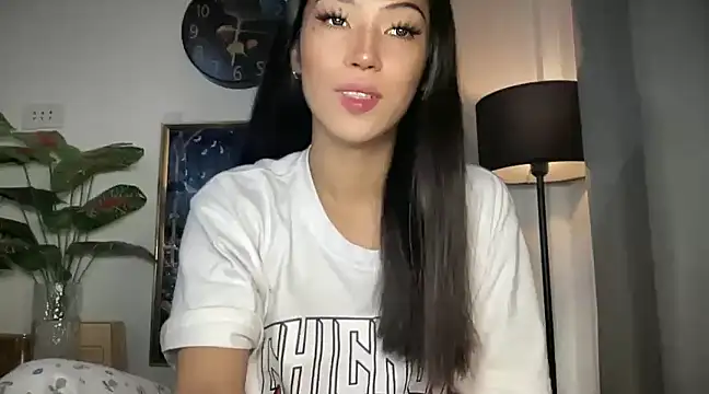 Snapshot of Bella_Gordon chatting on 02-16-25, 10:32 Bella Gordon online show from 02-16-25, 10:32