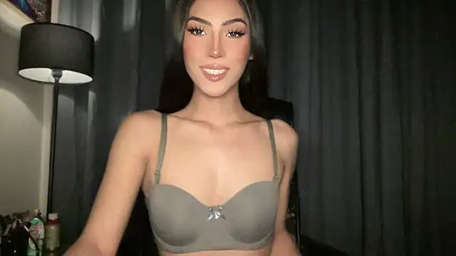 Snapshot of Bella_Gordon chatting on 09-13-25, 01:00 Bella Gordon online show from 09-13-25, 01:00