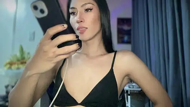 Snapshot of Bella_Gordon chatting on 10-16-25, 02:29 Bella Gordon online show from 10-16-25, 02:29