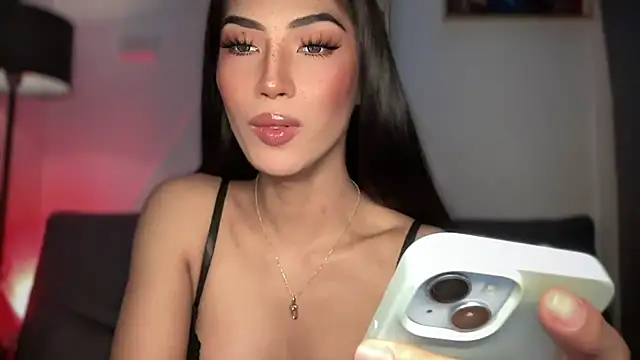 Snapshot of Bella_Gordon chatting on 11-30-25, 05:00 Bella Gordon online show from 11-30-25, 05:00