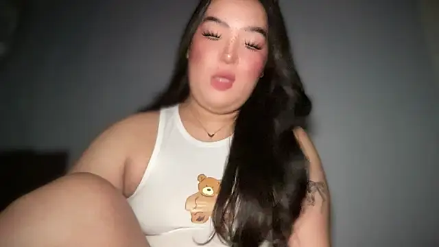 Snapshot of MissCataleyaxxx chatting on 11-25-25, 01:05 MissCataleyaxxx online show from 11-25-25, 01:05