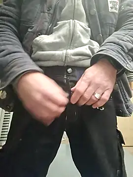 Xcoquinx online show from 11-21-25, 09:41