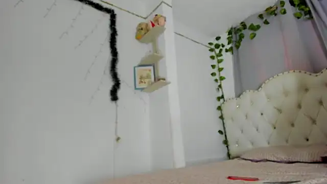 Snapshot of khalyn_jenner chatting on 01-27-25, 10:27 khalyn jenner online show from 01-27-25, 10:27