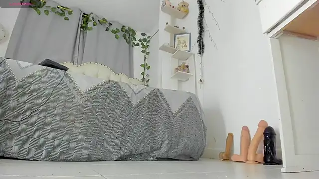 Snapshot of khalyn_jenner chatting on 02-16-25, 01:03 khalyn jenner online show from 02-16-25, 01:03