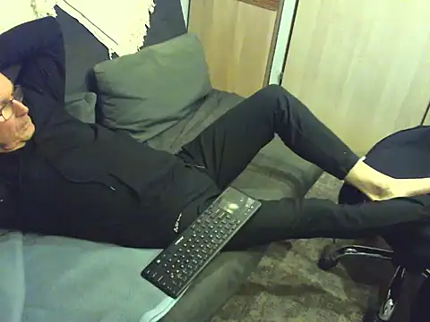 Snapshot of kiam471 chatting on 02-18-26, 06:48 kiam471 online show from 02-18-26, 06:48