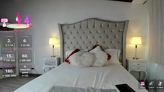 Naughtykitty4 online show from 04-18-26, 07:58