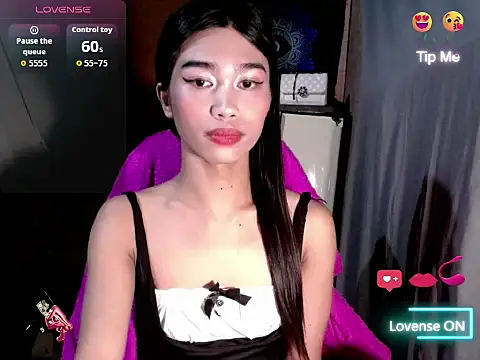 Snapshot of ToKeNa chatting on 10-25-25, 10:34 ToKeNa online show from 10-25-25, 10:34
