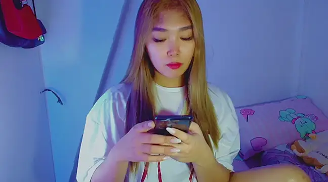 TR4NSCUTI3 online show from 12-30-24, 08:04