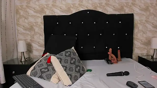 Keira Lennox online show from 10-10-25, 11:42