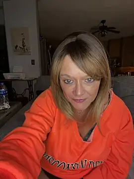 Snapshot of cowgirlc chatting on 01-31-25, 02:37 cowgirlc online show from 01-31-25, 02:37