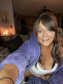 Snapshot of cowgirlc chatting on 02-19-25, 03:28 cowgirlc online show from 02-19-25, 03:28