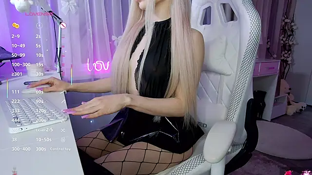 Snapshot of my--Polina chatting on 10-17-25, 10:01 my--Polina online show from 10-17-25, 10:01