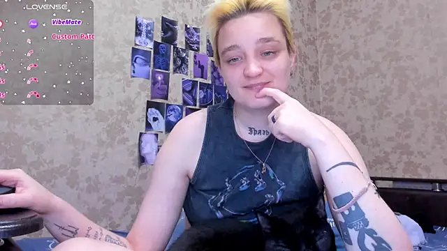 Snapshot of Imlinn chatting on 10-16-25, 05:36 Imlinn online show from 10-16-25, 05:36