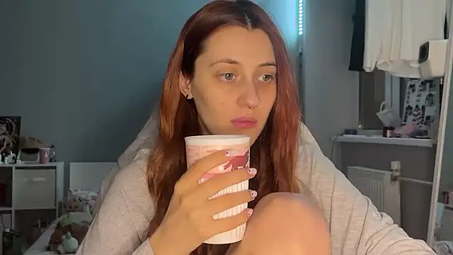 Snapshot of Uniarten chatting on 10-22-25, 06:18 Uniarten online show from 10-22-25, 06:18