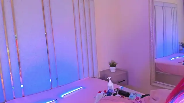 Snapshot of Saekohofman chatting on 11-02-25, 04:15 Saekohofman online show from 11-02-25, 04:15