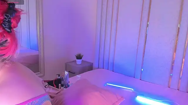 Snapshot of Saekohofman chatting on 11-18-25, 04:06 Saekohofman online show from 11-18-25, 04:06