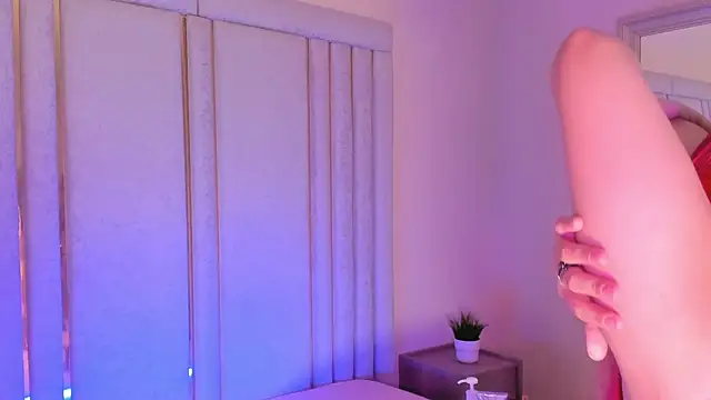 Snapshot of Saekohofman chatting on 11-25-25, 04:12 Saekohofman online show from 11-25-25, 04:12