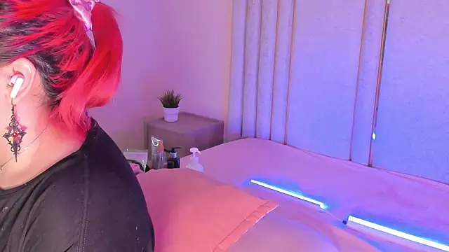 Snapshot of Saekohofman chatting on 11-28-25, 04:15 Saekohofman online show from 11-28-25, 04:15