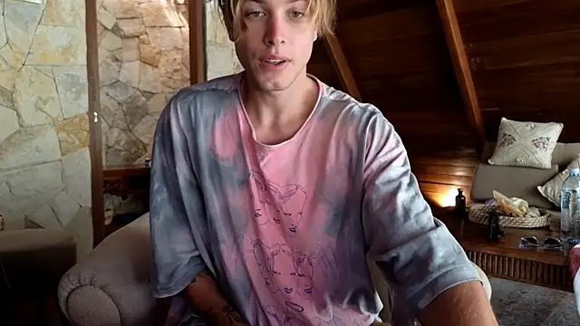 Snapshot of Cryptikov chatting on 05-05-26, 12:40 Cryptikov online show from 05-05-26, 12:40