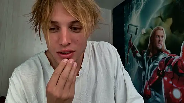 Snapshot of Cryptikov chatting on 06-19-26, 01:54 Cryptikov online show from 06-19-26, 01:54