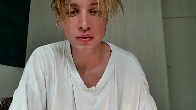 Snapshot of Cryptikov chatting on 07-03-26, 01:45 Cryptikov online show from 07-03-26, 01:45