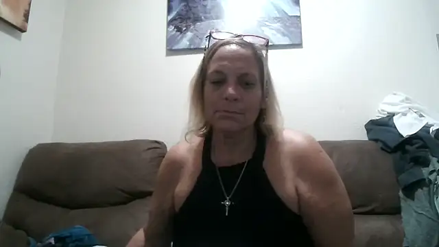 Snapshot of Victoria121565 chatting on 05-03-26, 08:15 Victoria121565 online show from 05-03-26, 08:15