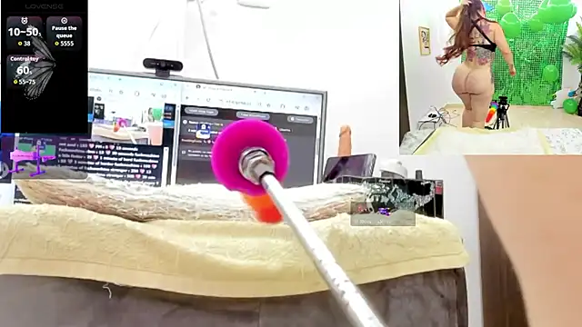 Paulina Davis  online show from 03-21-26, 08:19