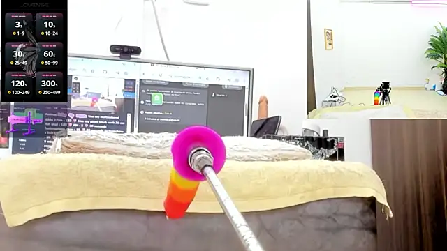 Paulina Davis  online show from 04-07-26, 12:11