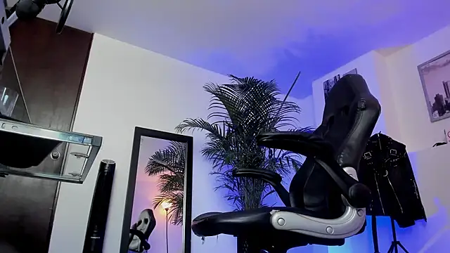 MrFrank tattoo online show from 12-28-24, 03:04