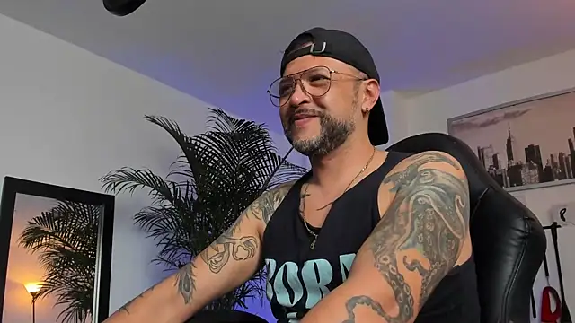 MrFrank tattoo online show from 01-29-25, 04:08