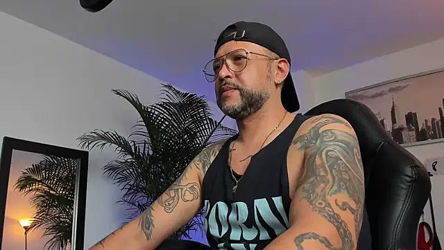 MrFrank tattoo online show from 01-29-25, 07:11