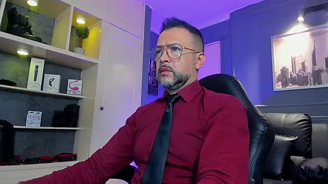 Snapshot of MrFrank_tattoo chatting on 12-17-25, 11:38 MrFrank tattoo online show from 12-17-25, 11:38