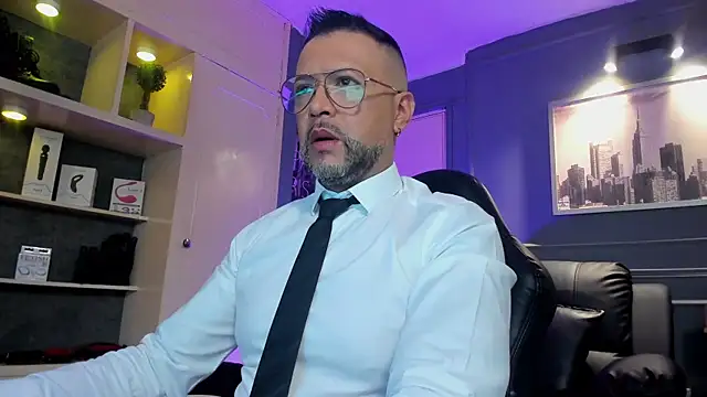 Snapshot of MrFrank_tattoo chatting on 12-19-25, 11:17 MrFrank tattoo online show from 12-19-25, 11:17