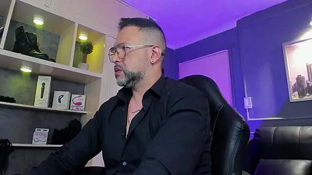 Snapshot of MrFrank_tattoo chatting on 01-09-26, 12:41 MrFrank tattoo online show from 01-09-26, 12:41