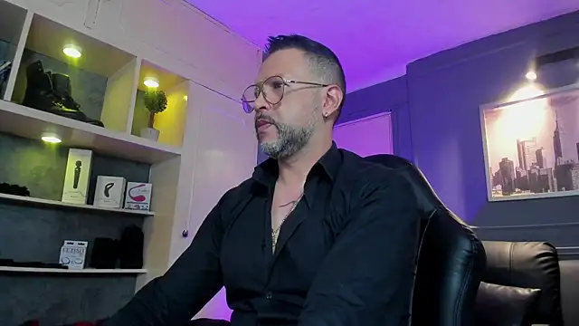 Snapshot of MrFrank_tattoo chatting on 01-17-26, 11:48 MrFrank tattoo online show from 01-17-26, 11:48