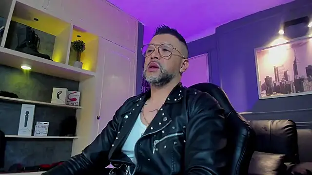 Snapshot of MrFrank_tattoo chatting on 02-08-26, 10:18 MrFrank tattoo online show from 02-08-26, 10:18