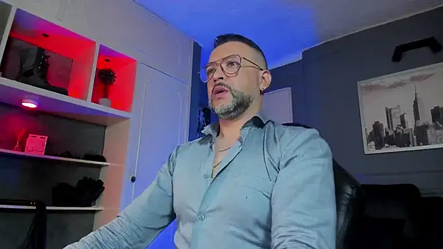 Snapshot of MrFrank_tattoo chatting on 02-25-26, 10:36 MrFrank tattoo online show from 02-25-26, 10:36