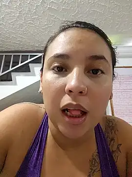 Snapshot of LizzRouse chatting on 12-20-24, 01:03 LizzRouse online show from 12-20-24, 01:03