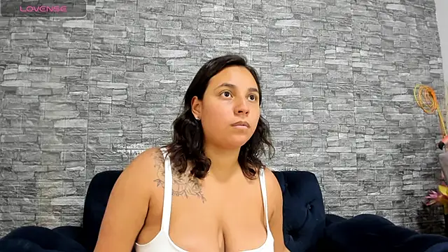 Snapshot of LizzRouse chatting on 12-24-24, 06:17 LizzRouse online show from 12-24-24, 06:17