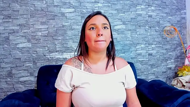 Snapshot of LizzRouse chatting on 02-22-25, 11:13 LizzRouse online show from 02-22-25, 11:13
