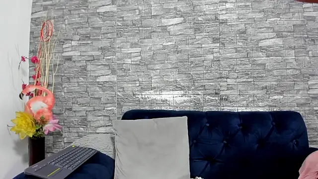 Snapshot of LizzRouse chatting on 02-23-25, 06:01 LizzRouse online show from 02-23-25, 06:01