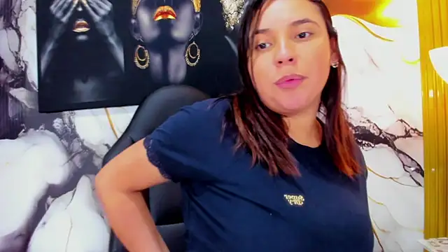 Snapshot of LizzRouse chatting on 03-11-25, 09:15 LizzRouse online show from 03-11-25, 09:15