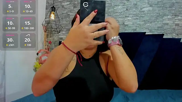 Snapshot of LizzRouse chatting on 09-15-25, 10:54 LizzRouse online show from 09-15-25, 10:54