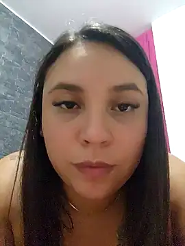 Snapshot of LizzRouse chatting on 10-20-25, 01:06 LizzRouse online show from 10-20-25, 01:06