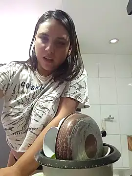 Snapshot of LizzRouse chatting on 10-20-25, 05:13 LizzRouse online show from 10-20-25, 05:13