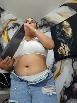 Snapshot of LizzRouse chatting on 10-24-25, 10:28 LizzRouse online show from 10-24-25, 10:28