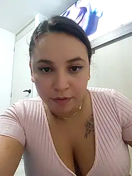 Snapshot of LizzRouse chatting on 11-09-25, 12:42 LizzRouse online show from 11-09-25, 12:42