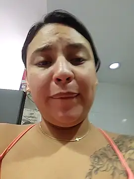 Snapshot of LizzRouse chatting on 11-10-25, 02:27 LizzRouse online show from 11-10-25, 02:27